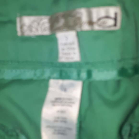 Woman's dynamite short shorts - Picture 5 of 7